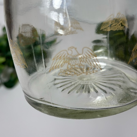 Vintage Log Cabin Maple Syrup Glass Dispenser 1970’s Gold Eagle Pattern - Picture 2 of 9
